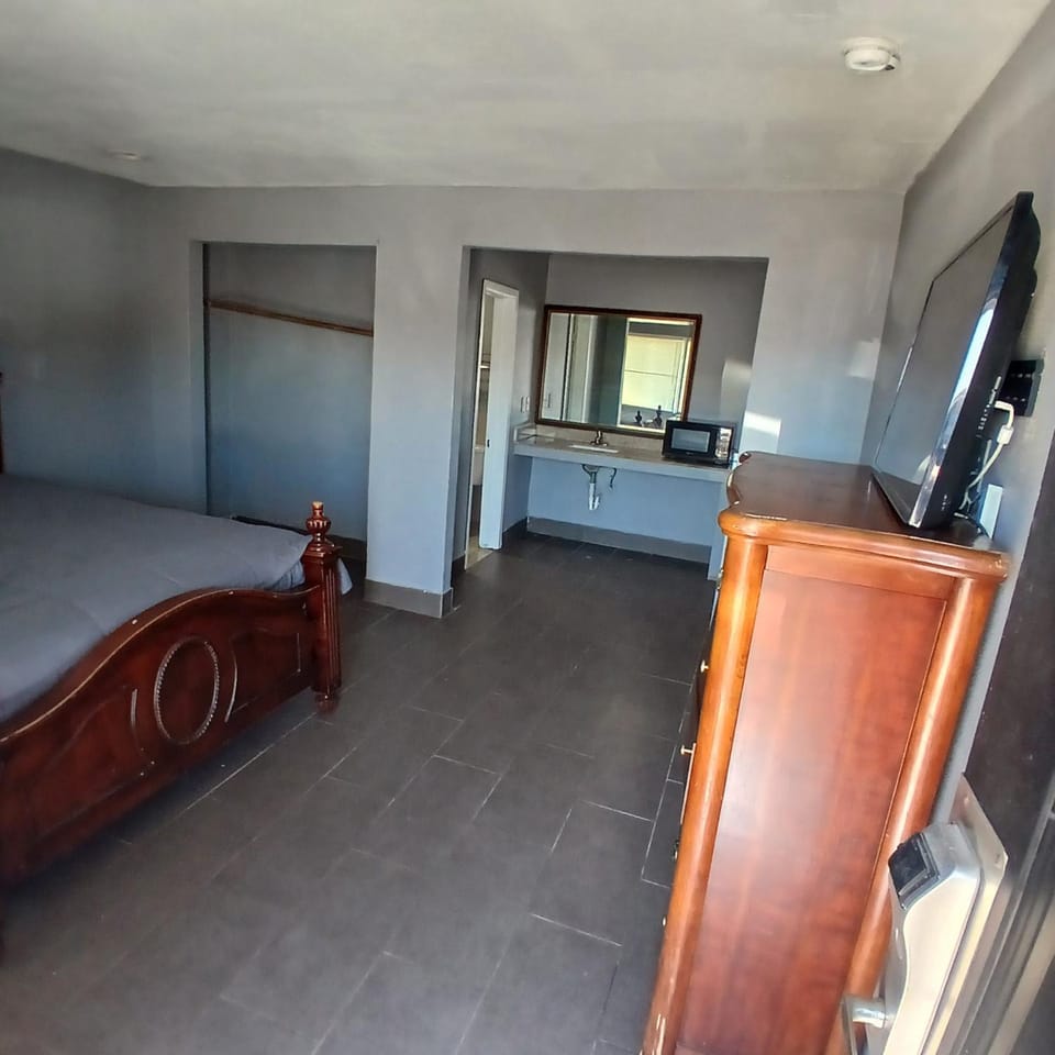 Modo Inn Motel in Cloverleaf