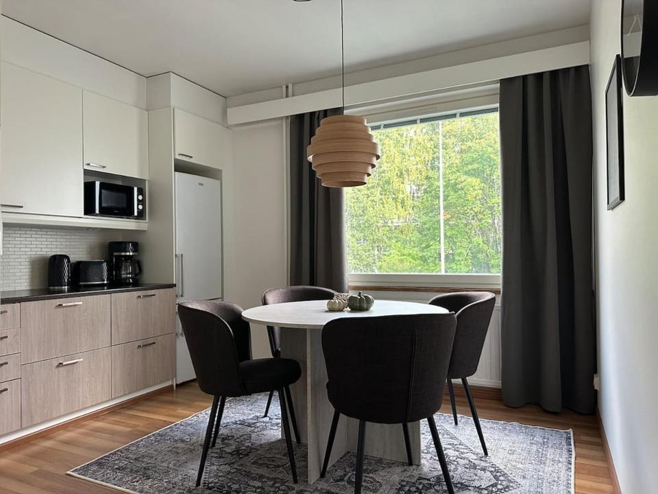 Spacious Design Apartment, City Center, Free Parking, 65 TV & Games Apartment in Rovaniemi