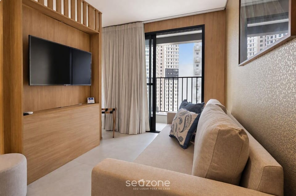 TV and multimedia, Living room, City view