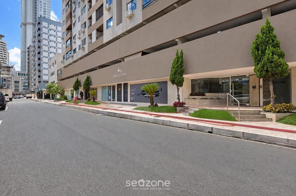 Facade/entrance, Off site