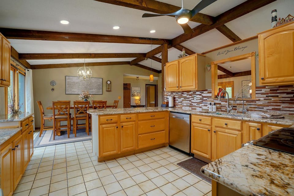 'Hideaway at Seven Pines' Spacious Hudson Home House in Hudson