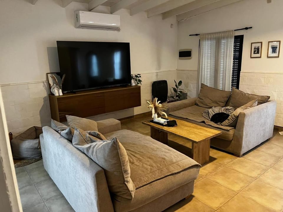 Communal lounge/ TV room, TV and multimedia