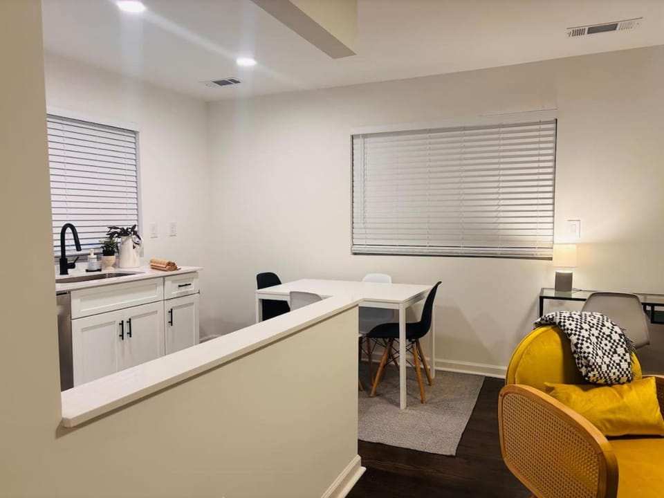 Virginia Highland Apartment 1bed 1bath Apartment in Virginia Highland