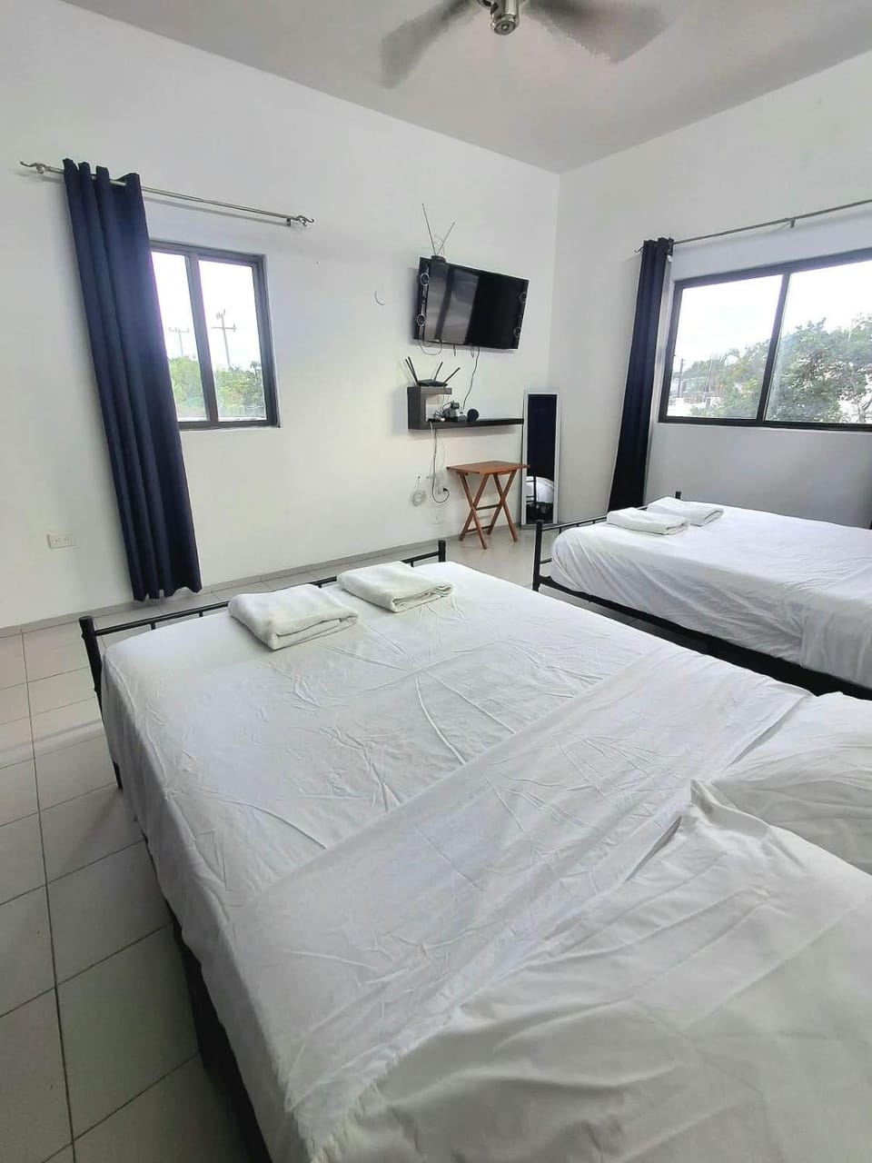 Bed, TV and multimedia, Photo of the whole room, Bedroom
