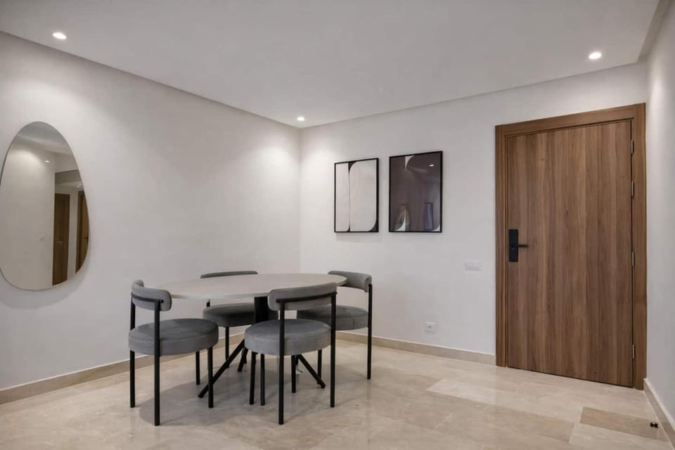 Ruby Nest - 2BR and Parking - Prime Maarif Socrate Apartment in Casablanca