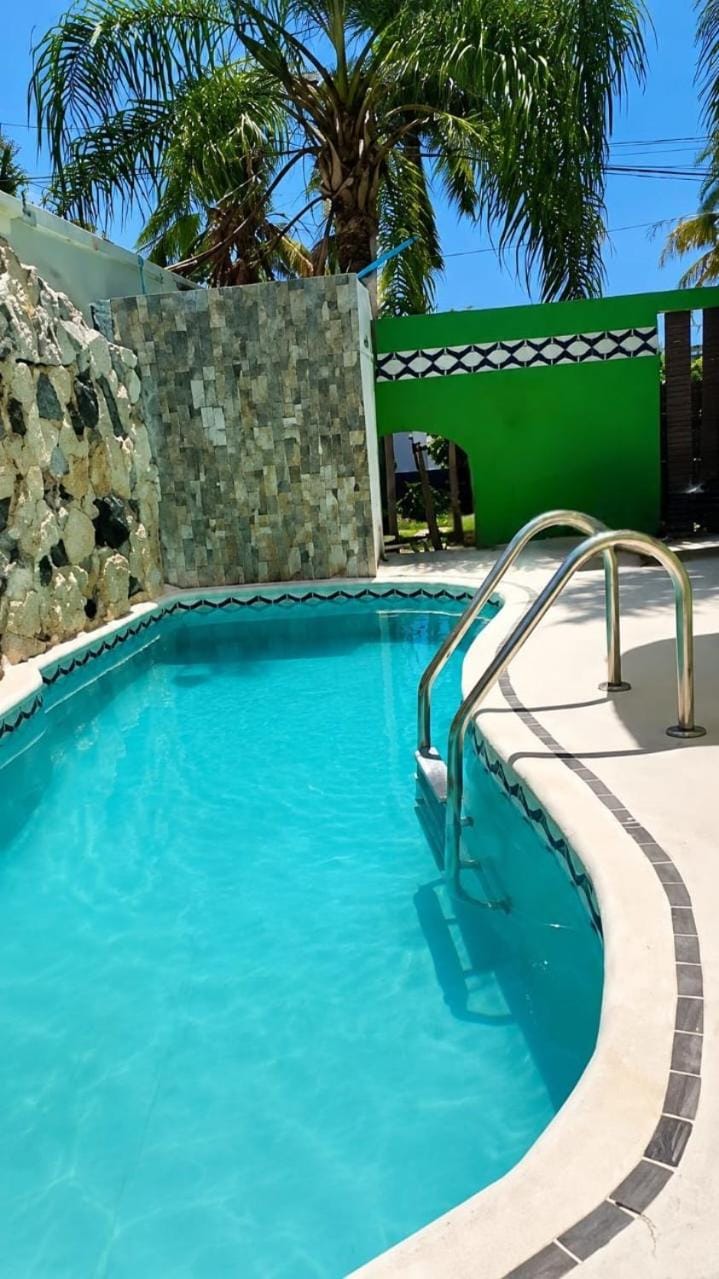Swimming pool, Swimming pool