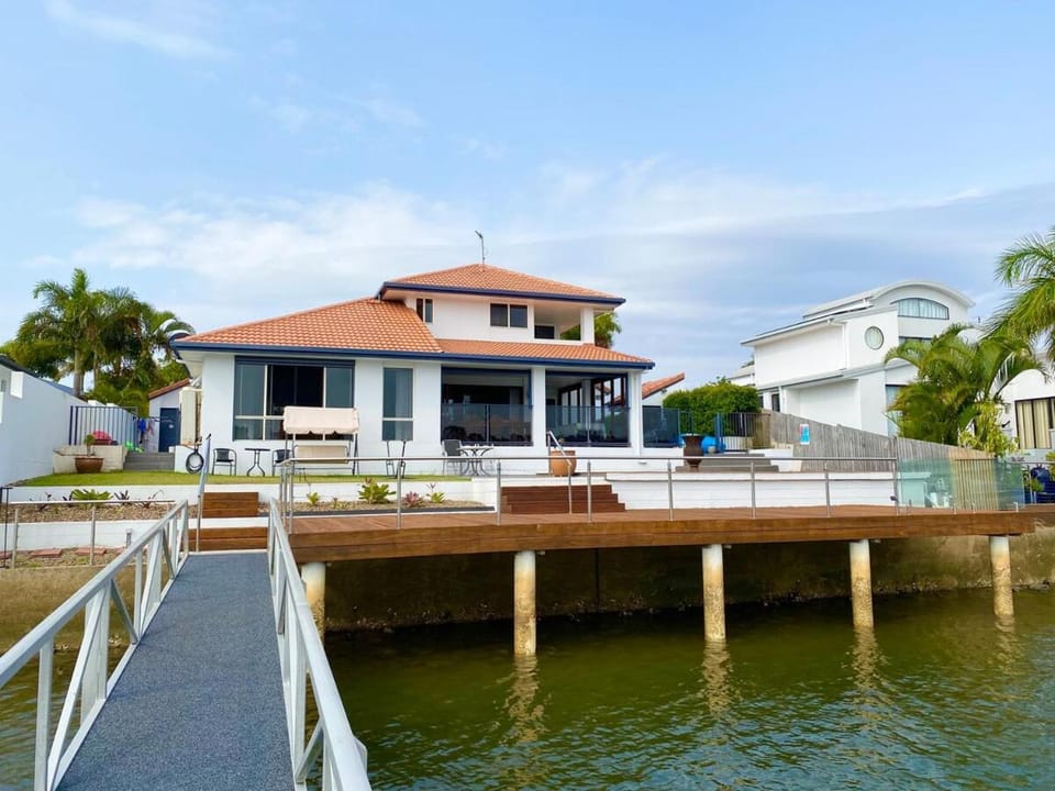 Corporate & Group Retreat on the Water Sleeps 17 Pool House in Sunshine Coast