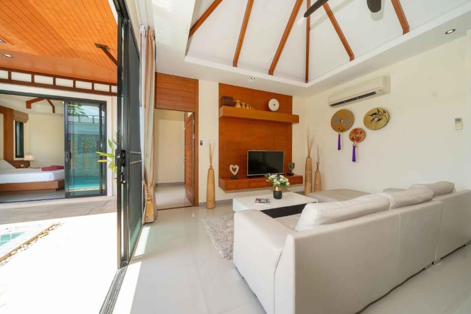 Communal lounge/ TV room, Bedroom, air conditioner