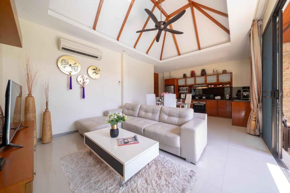 Communal lounge/ TV room, Living room, Dining area, Communal kitchen, air conditioner