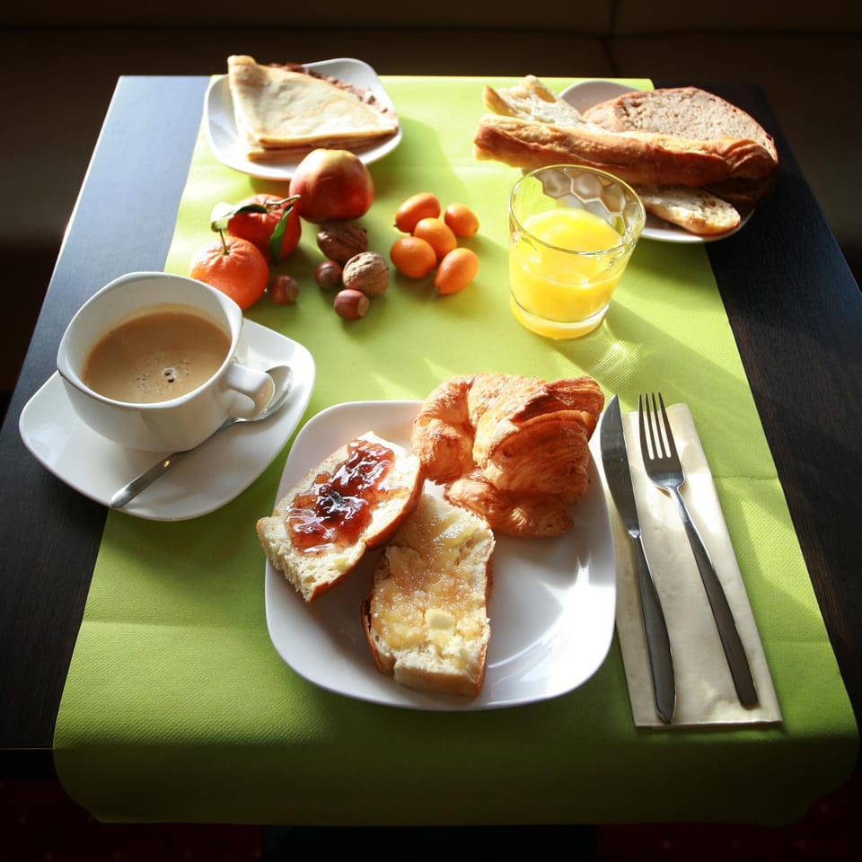 Lounge or bar, Continental breakfast