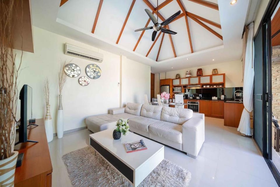 Communal lounge/ TV room, Living room, Dining area, Communal kitchen, air conditioner