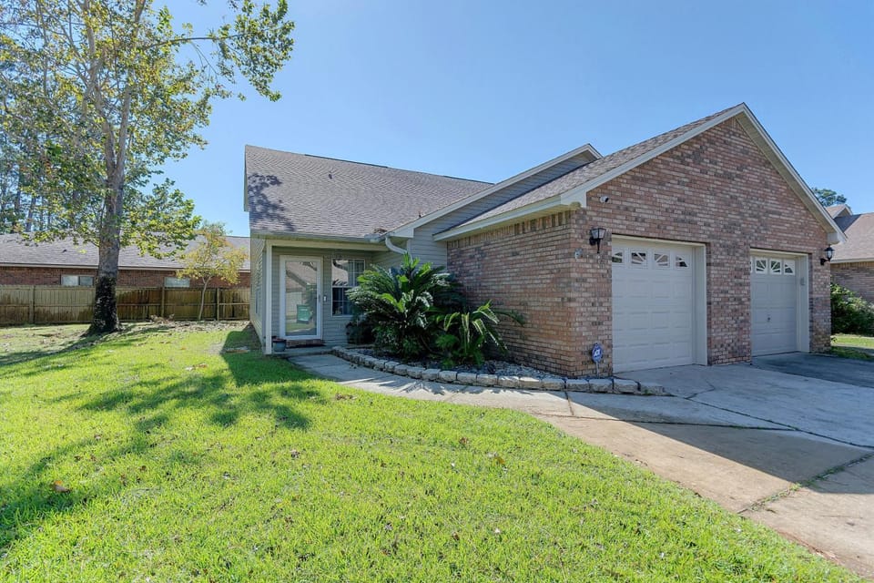 Golf, Swim & Explore! Fort Walton Beach Escape House in Wright