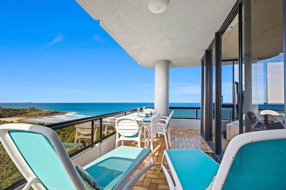 View (from property/room), Balcony/Terrace, sunbed