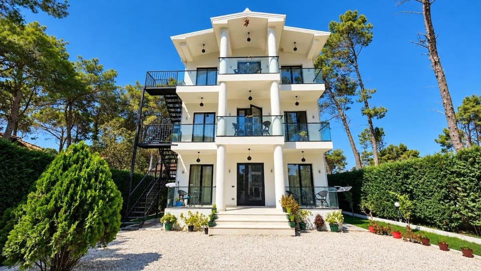 Property building, Facade/entrance, Garden view