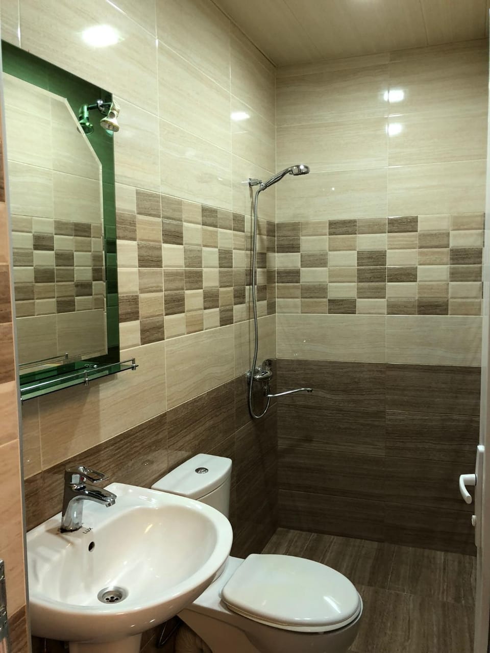Shower, Toilet, Bathroom, bidet, towels