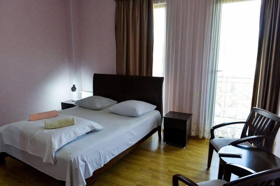 Bed, Living room, Photo of the whole room, Seating area, Bedroom, towels