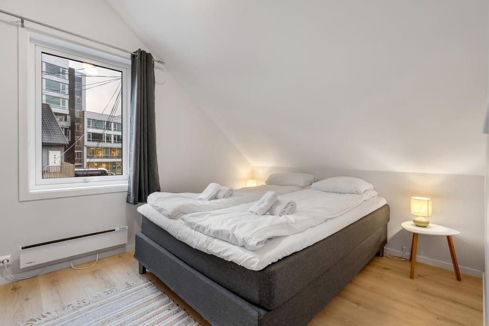 The Arctic Signature - Central Comfort by the Bridge Apartment in Tromso