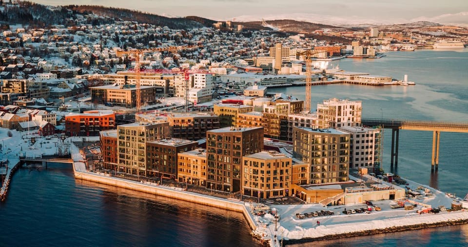 The Arctic Signature - Central Comfort by the Bridge Apartment in Tromso
