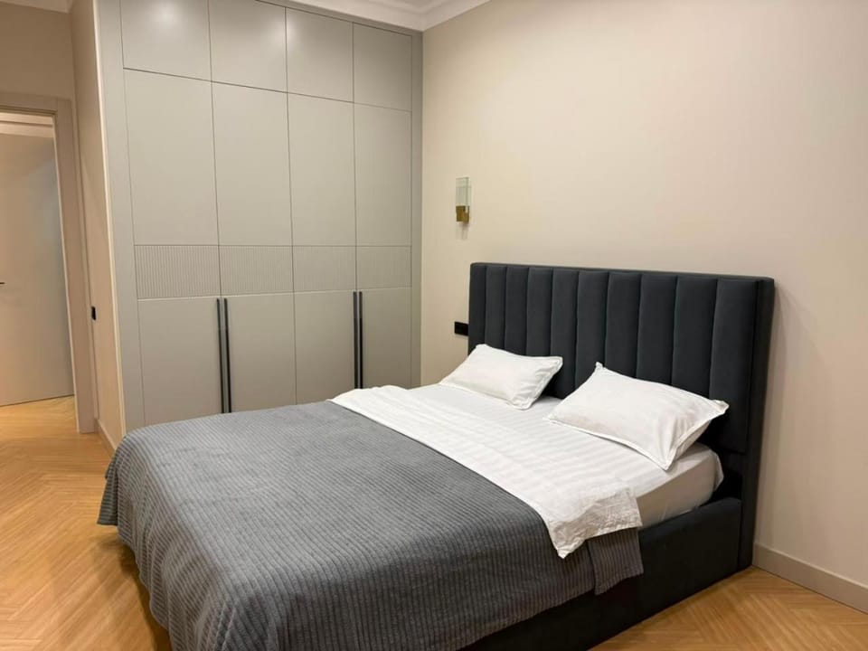 Bed, Photo of the whole room, Bedroom, wardrobe