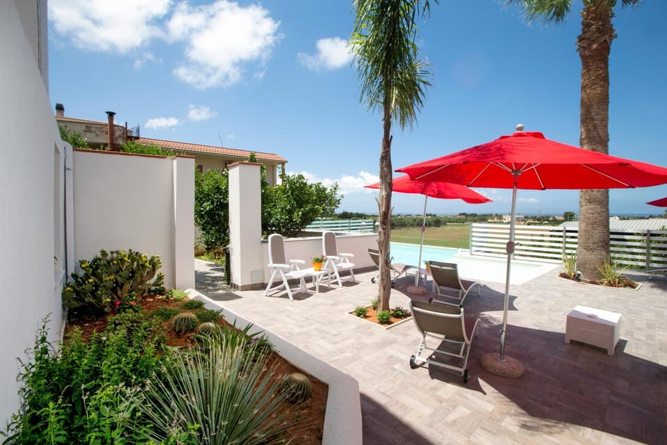 Patio, Natural landscape, Garden, View (from property/room), Pool view, Sea view, Swimming pool, sunbed
