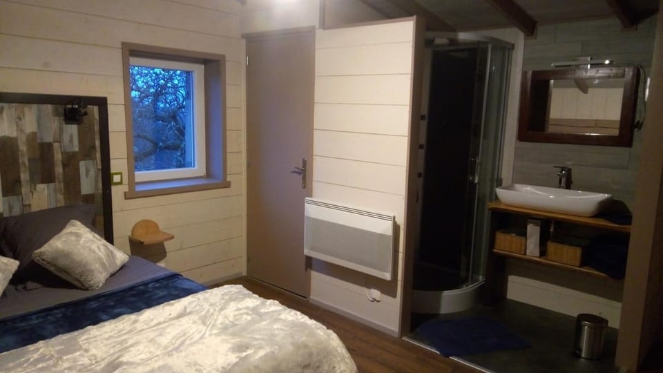 Property building, Living room, Bedroom