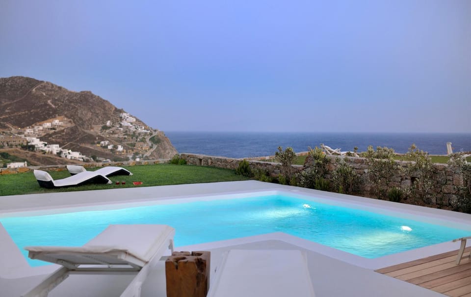 Patio, Natural landscape, Garden, Balcony/Terrace, On site, Garden view, Mountain view, Pool view, Sea view, Swimming pool, Swimming pool, Sunset