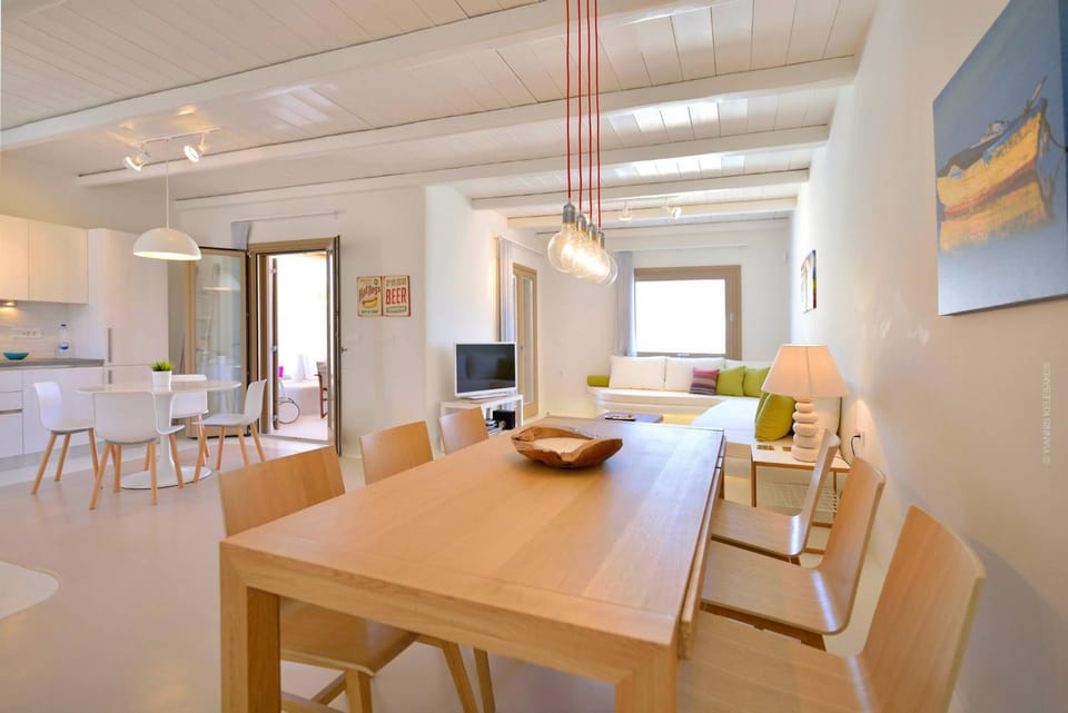 TV and multimedia, Living room, Seating area, Dining area, Area and facilities