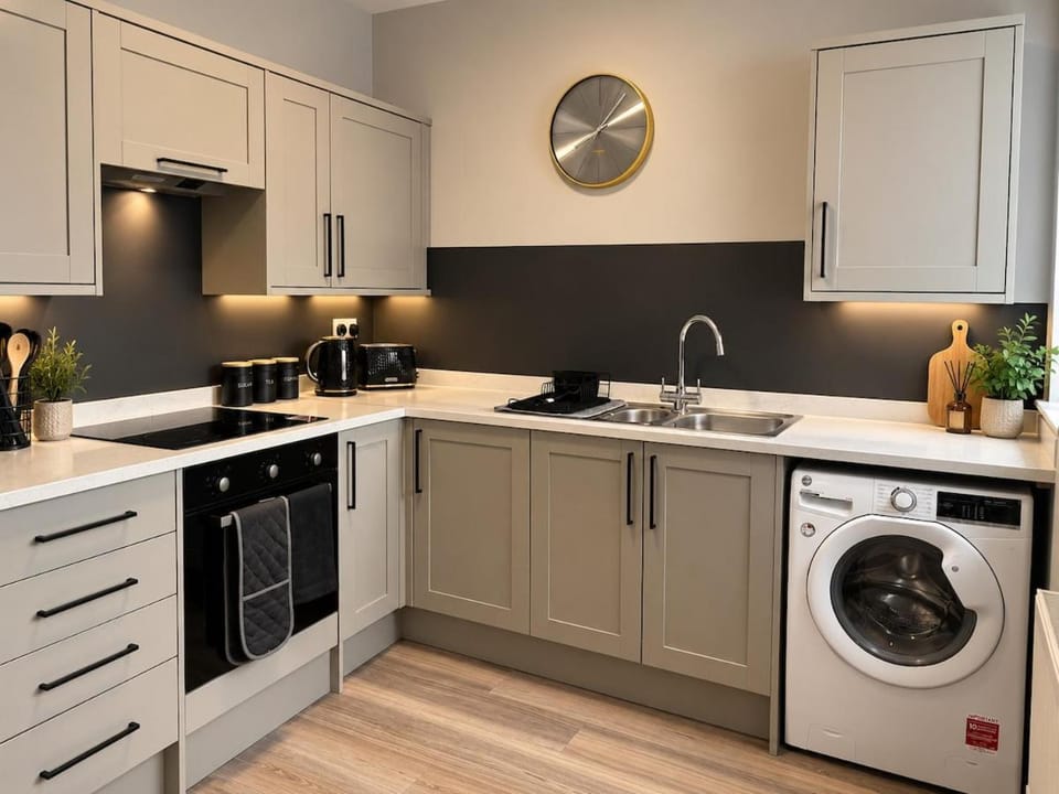 Kilnhurst Stylish Newly Refurbished Sleeps 5 Apartment in Borough of Barnsley