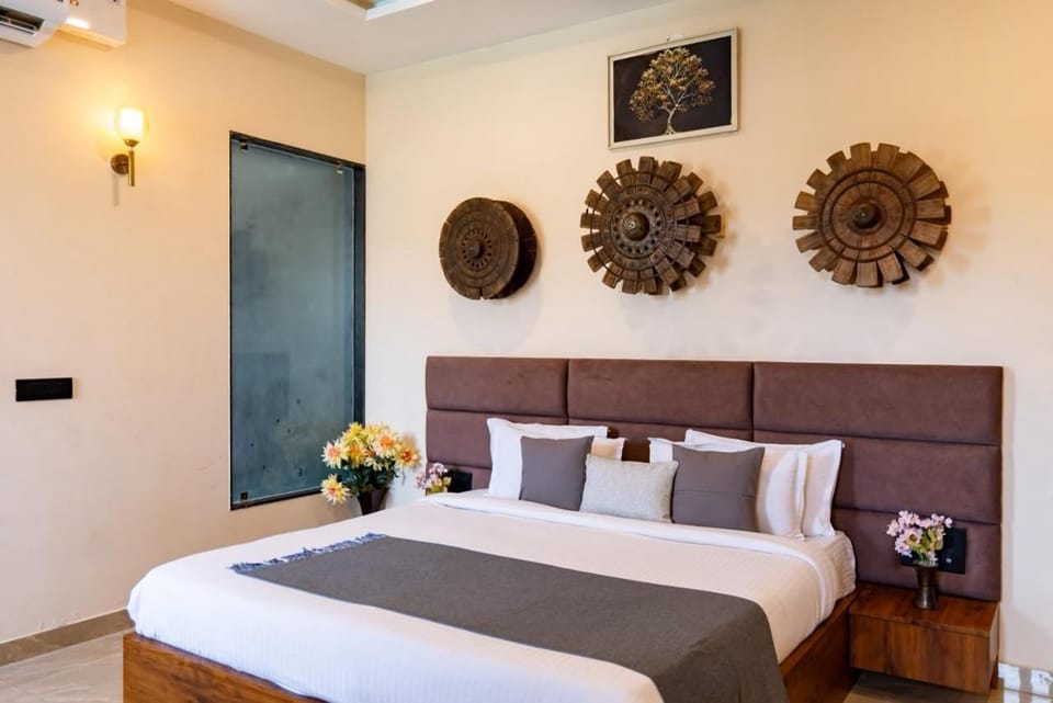 Bed, Photo of the whole room, Decorative detail, Bedroom