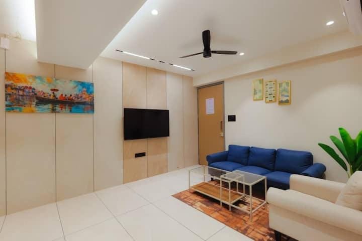 Communal lounge/ TV room