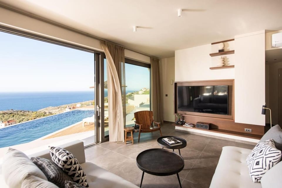 Luxury Sea View Villa w Heated Infinity Pool Cinema Villa in Crete Region