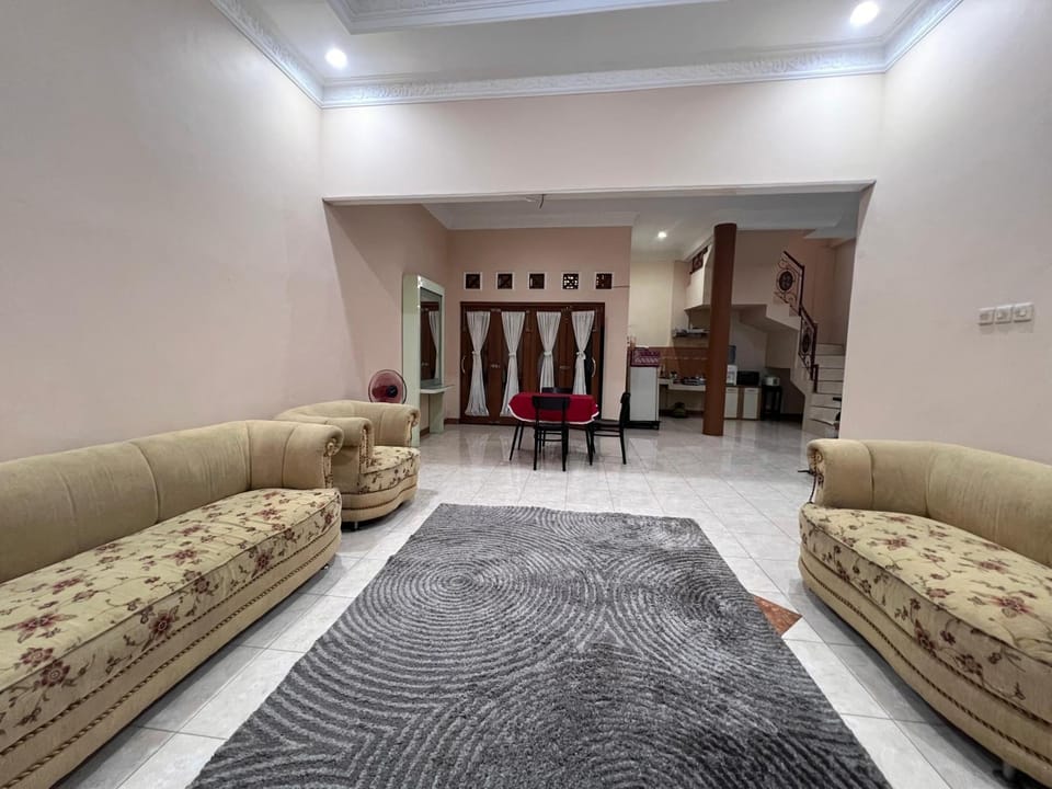 Living room, Photo of the whole room, Seating area