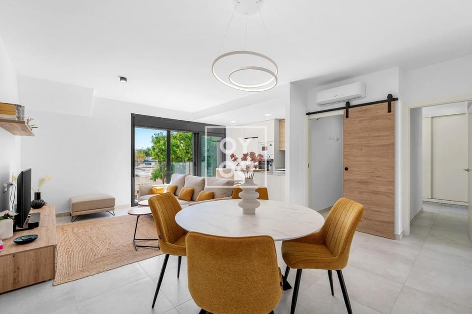TV and multimedia, Seating area, Dining area