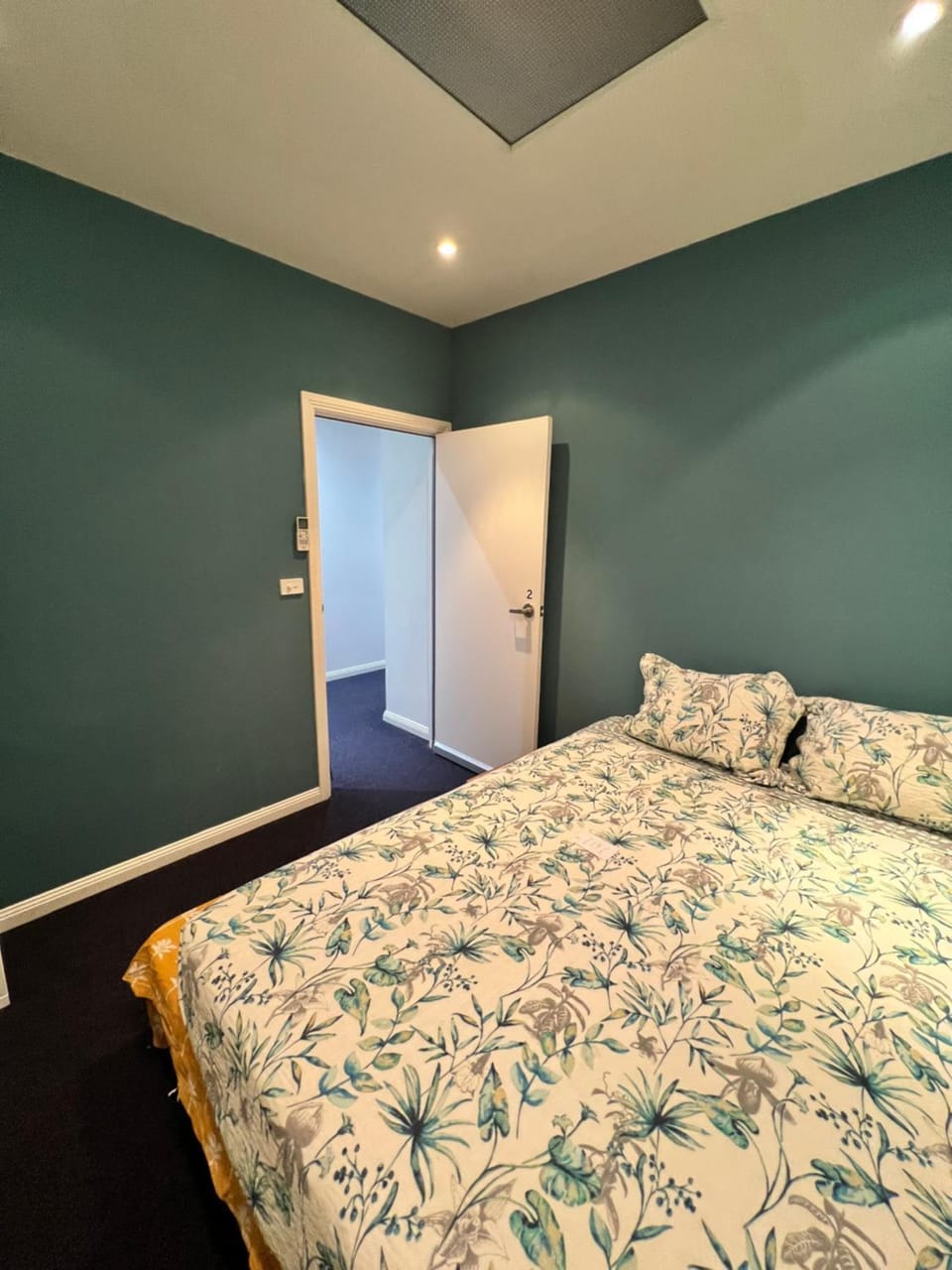 Byron Christmas & NYE Escape 200m2, 6 Bedrooms, Sleeps 12, Private Parking House in Byron Bay