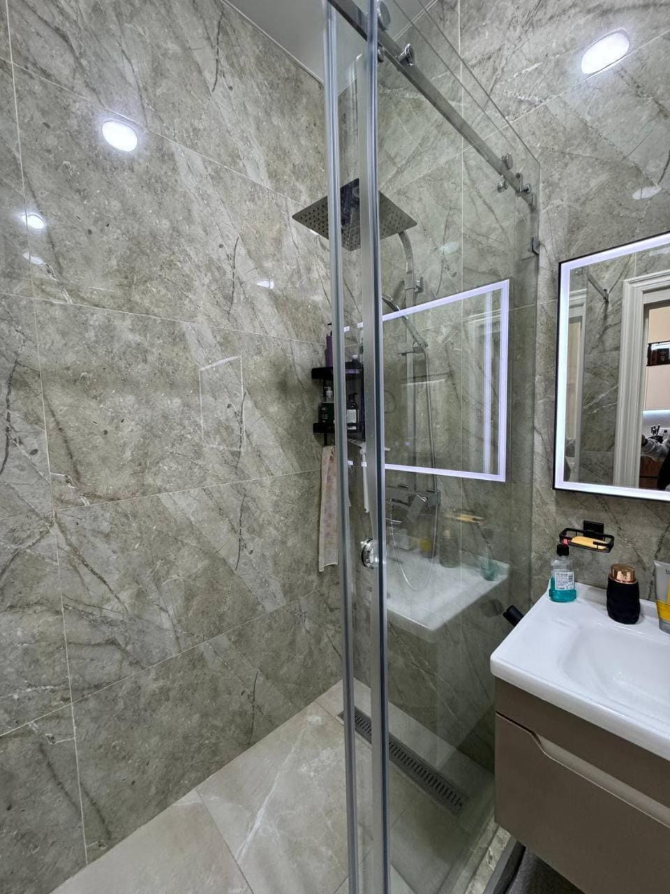 Shower, Bathroom, towels
