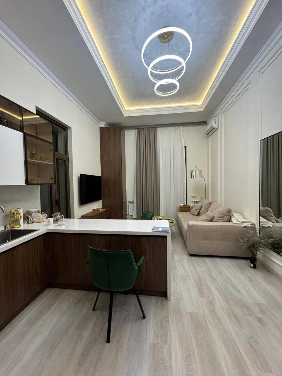 Bed, TV and multimedia, Kitchen or kitchenette, Living room, Photo of the whole room, Seating area, Bedroom, hair dresser, wardrobe, air conditioner