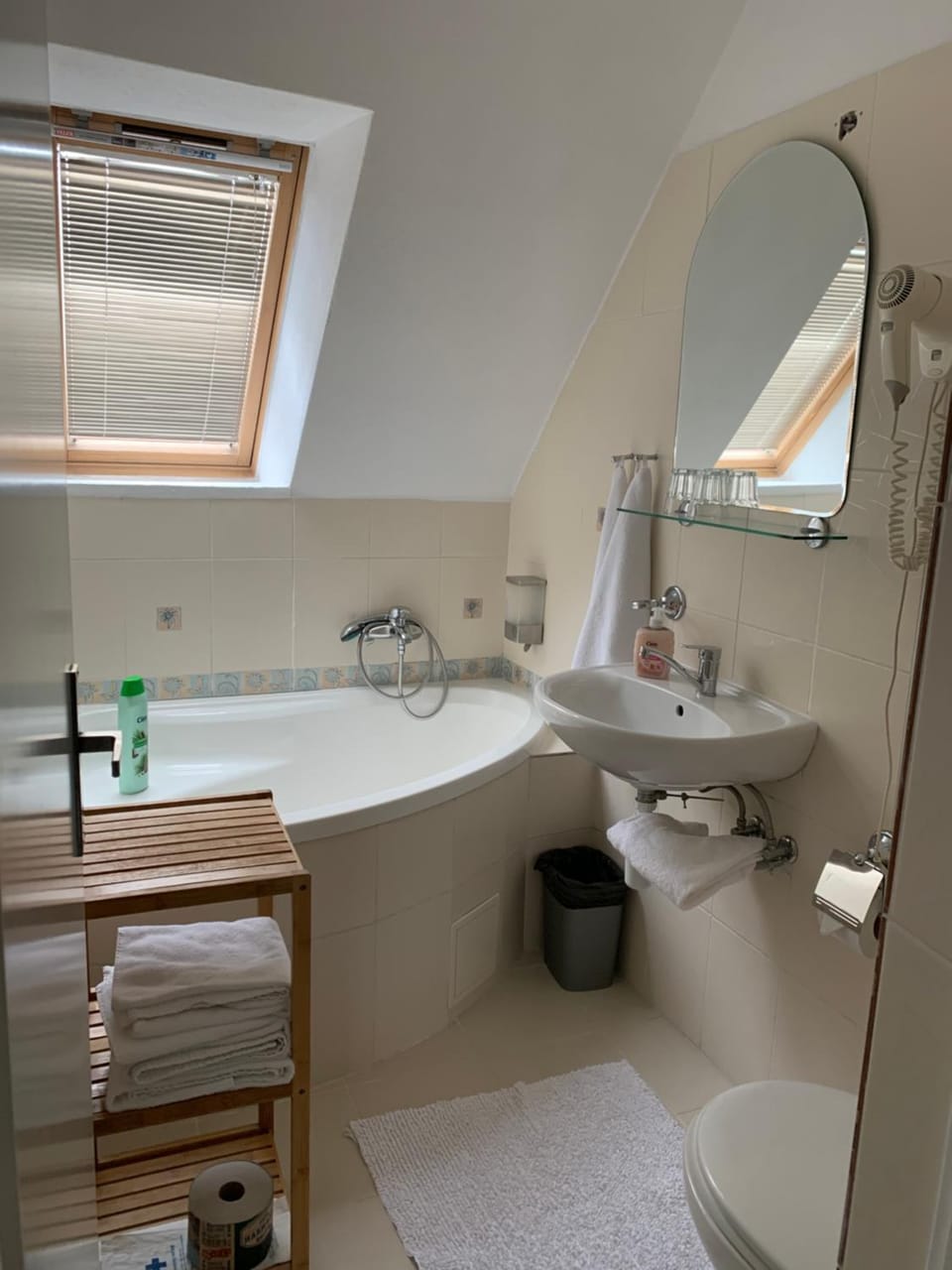 Bathroom, Bath, towels
