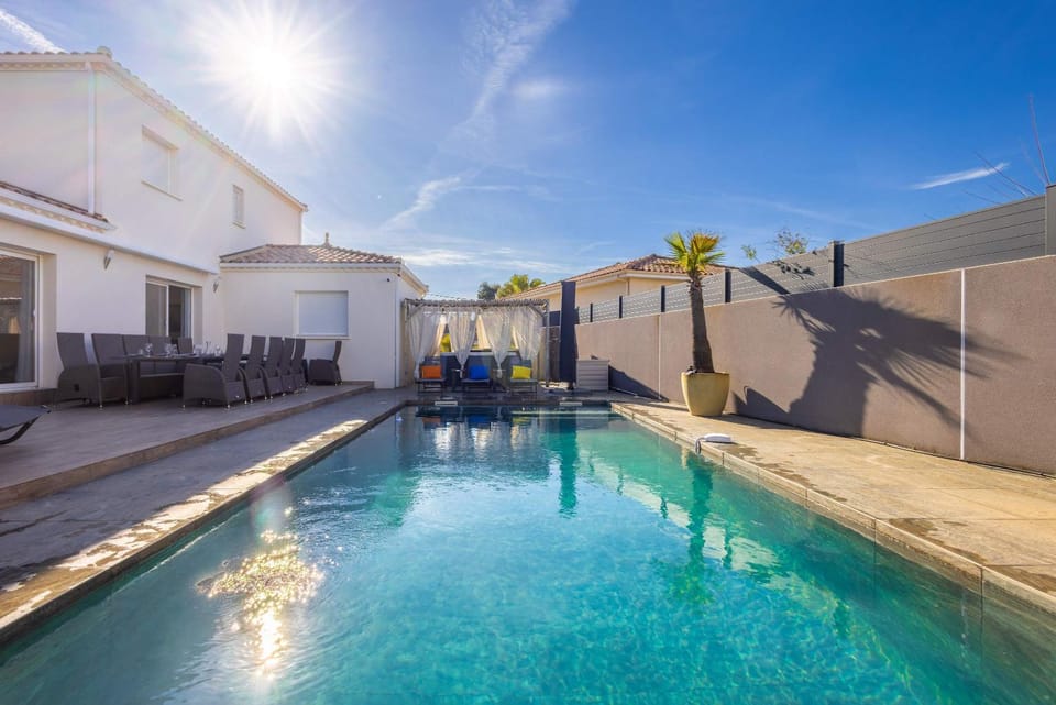 Villa Anja Agde Heated Pool & Jacuzzi Family Villa House in Agde