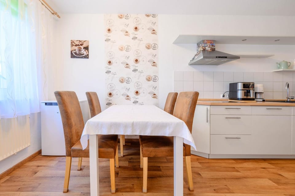 Kitchen or kitchenette, Seating area, Dining area