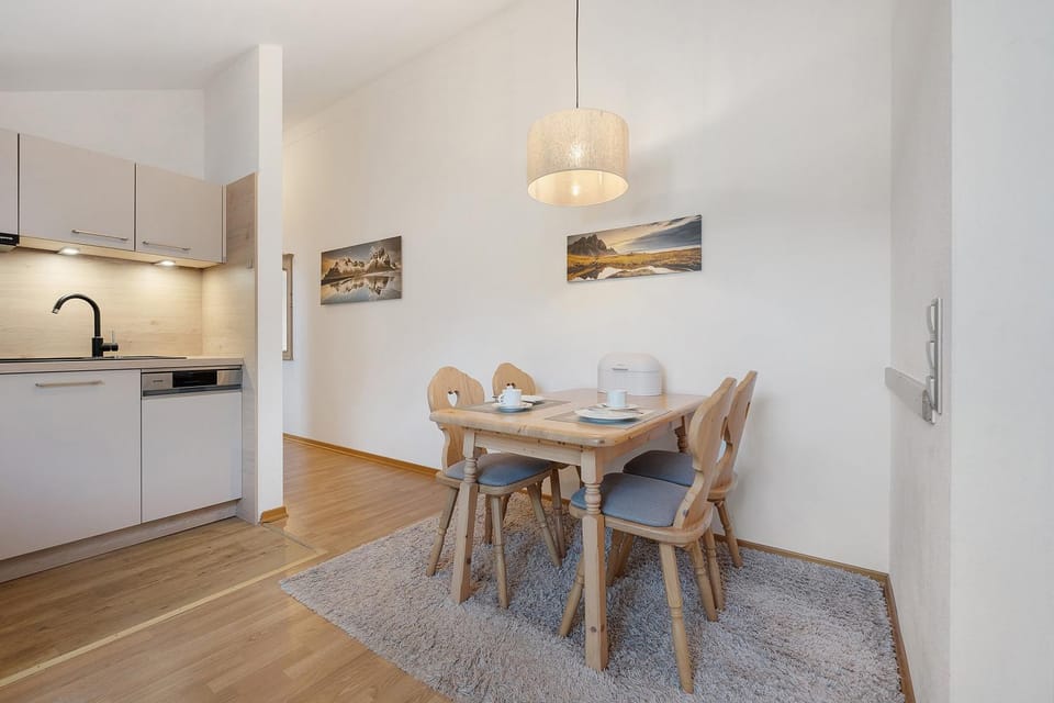 Property building, Kitchen or kitchenette, Living room