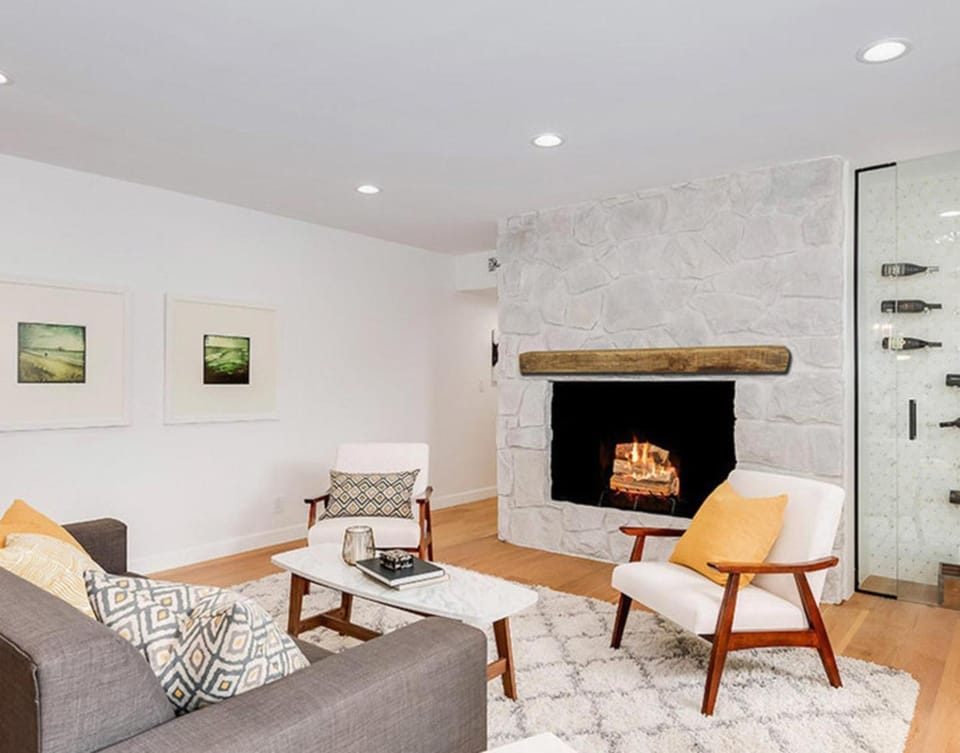 Designer Three Bedroom Home with Private Patio Apartment in Santa Monica