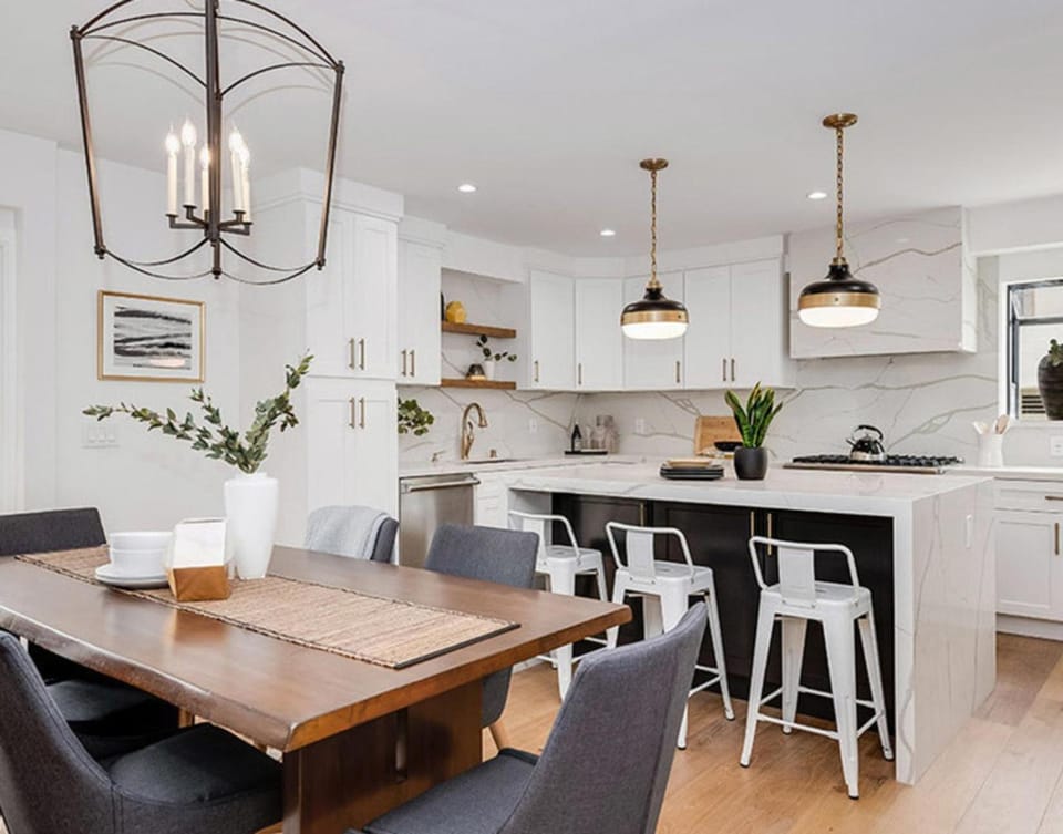 Designer Three Bedroom Home with Private Patio Apartment in Santa Monica
