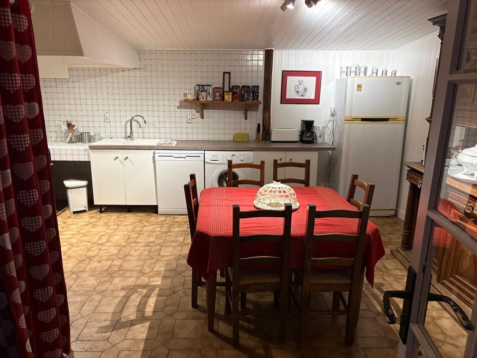 Les Pierrottes House in Nouvelle-Aquitaine