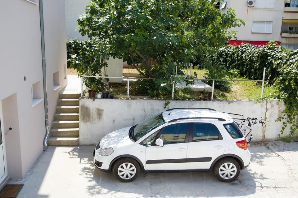 Facade/entrance, Parking