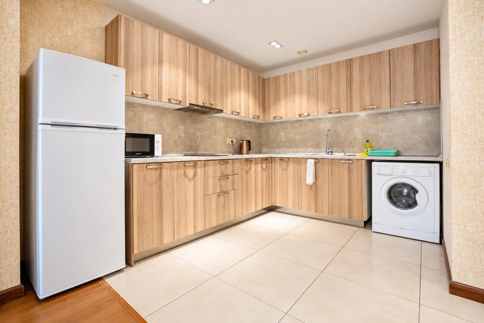 dishwasher, oven, pet friendly, stove, washing machine, dryer