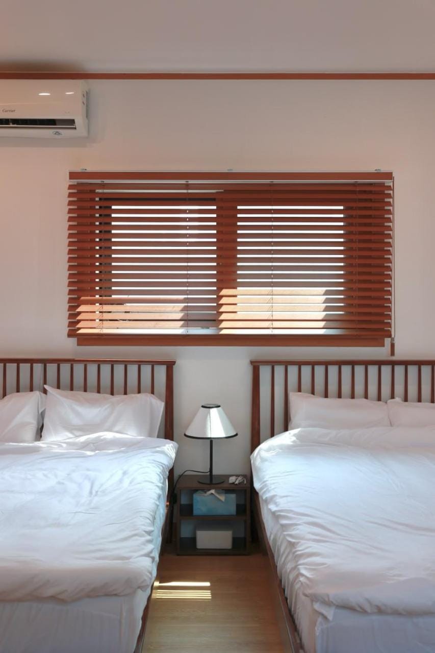 WithStay Gangnam Sinnonhyeonㅣ2BR, 3Bedsㅣ3 min to Airport BusㅣK-BeautyㅣPlastic SurgeryㅣFamily accommodationㅣUp to 6 people Apartment in Seoul