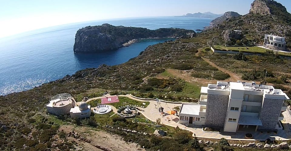 Nearby landmark, Off site, On site