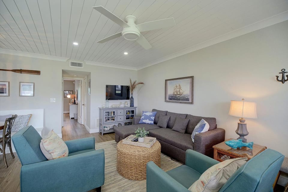 Oceanfront Condo in Satellite Beach w/ Pool House in Satellite Beach