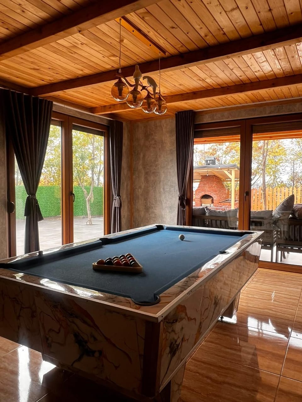 Billiard, Game Room