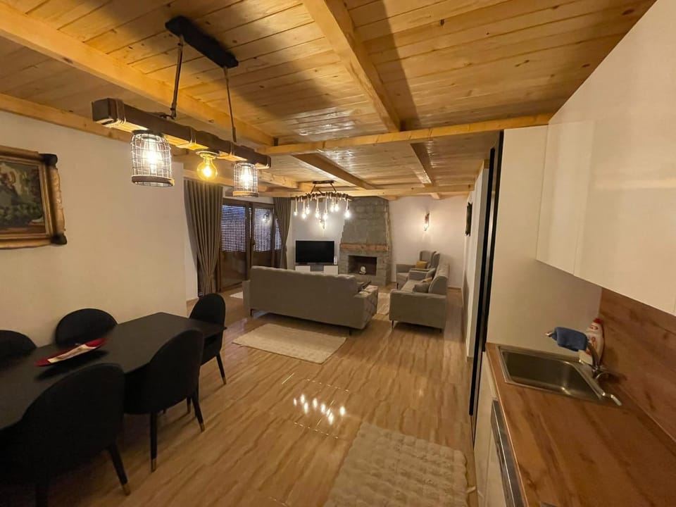 Communal lounge/ TV room, Bed, TV and multimedia, Living room, Photo of the whole room, Seating area